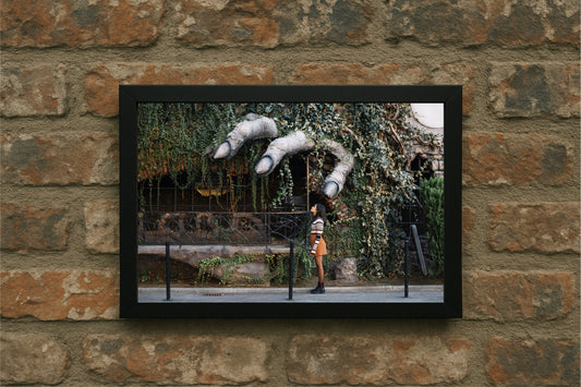 “Giant’s Reach – Urban Fantasy Frame” 🖤🖐️